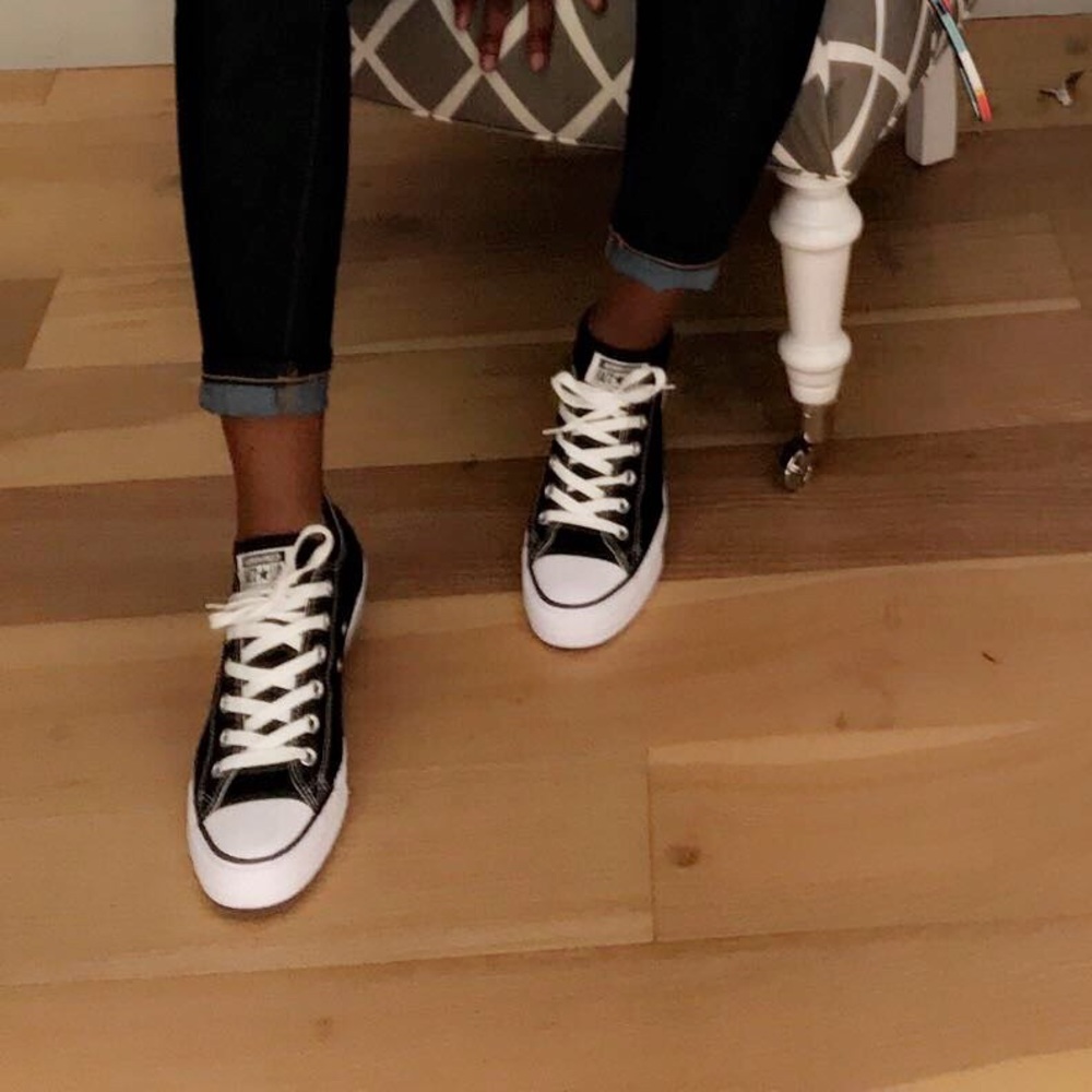 Black low Converse.